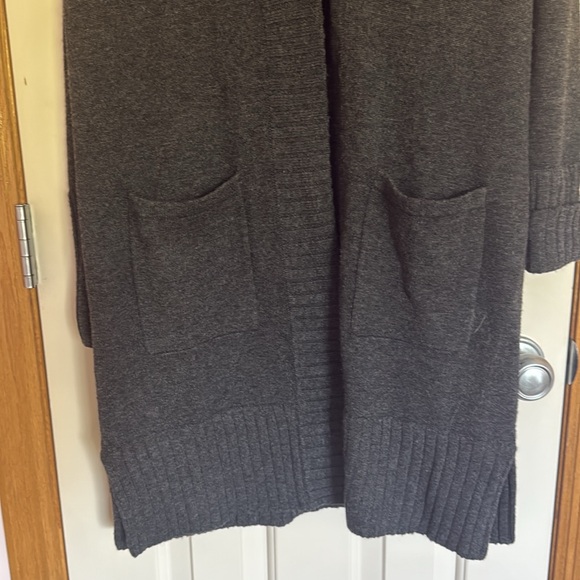 Kinross Cashmere Long Gray Cardigan with Plush Fur Collar - Picture 5 of 10